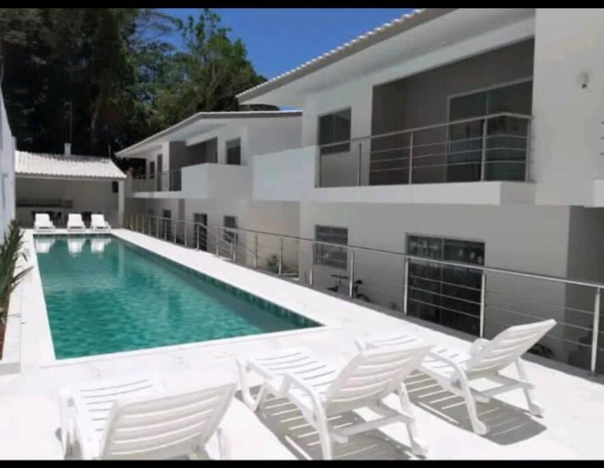 Apartamento superior no Villa Regina a 800m da praia de Taperapuan - B&B