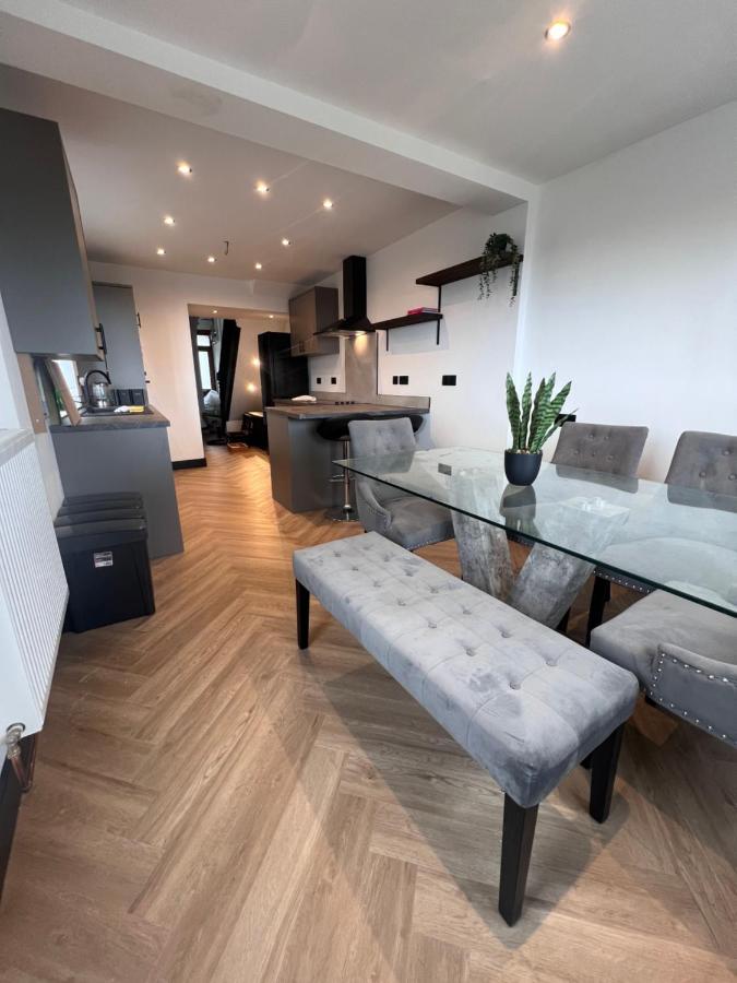 The 145 house in Swansea city centre, Train, Beach, Mumbles, Gower - B&B Swansea