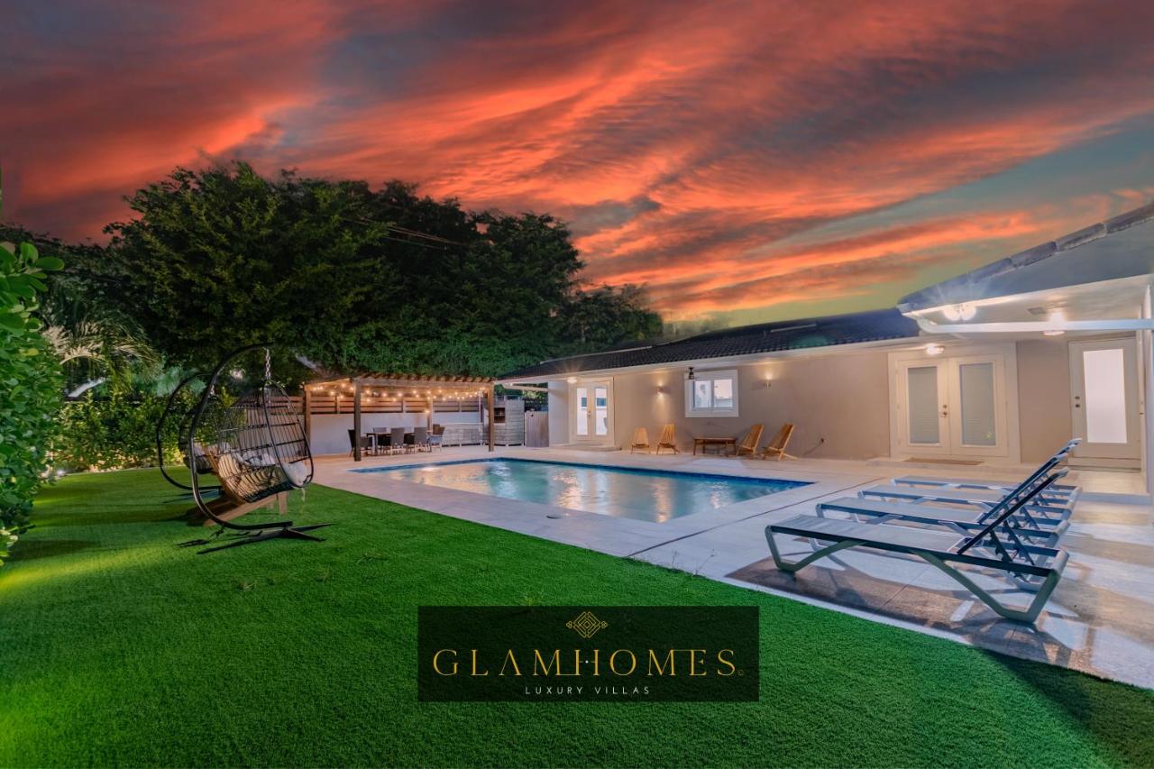 Villa w/a Huge Terrace & Grill Mini Golf Pool - Bed and Breakfast Miami