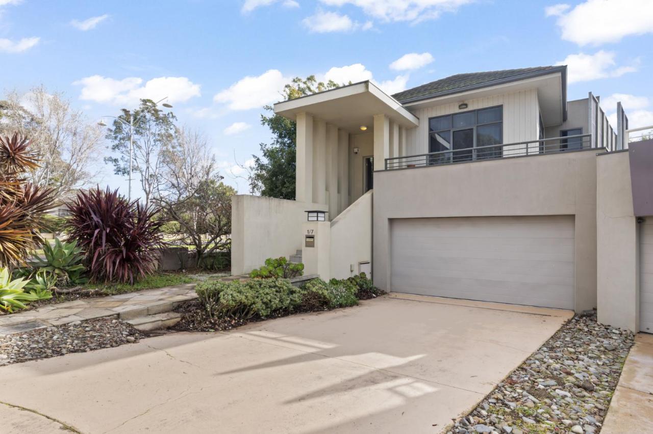 Lakeside 3-Bed Family Home with Amazing Views - B&B