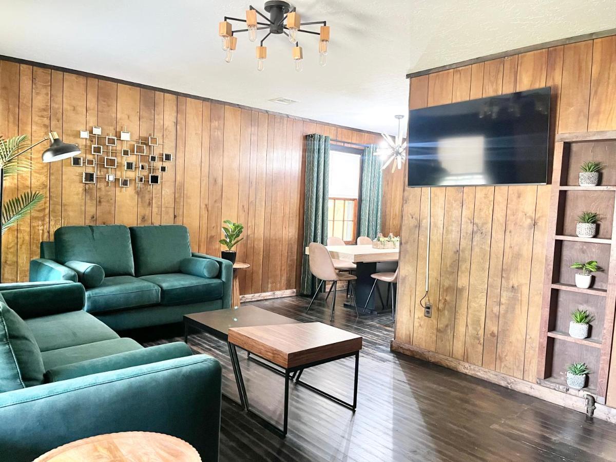 Crosby Getaway in Lawton near Fort Sill with WiFi & Sleeps 6 - Bed and Breakfast