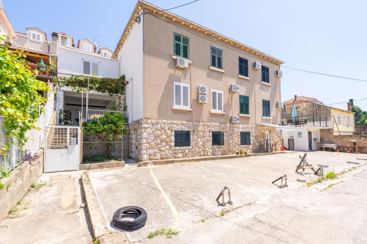 Bronzan Apartment - Bed and Breakfast Dubrovnik