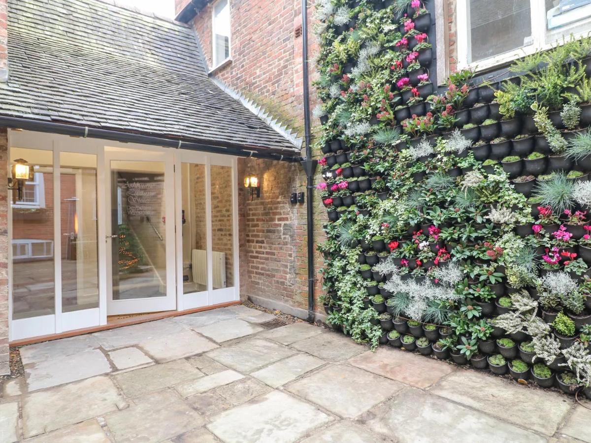 Ashbourne Luxury Suites - B&B
