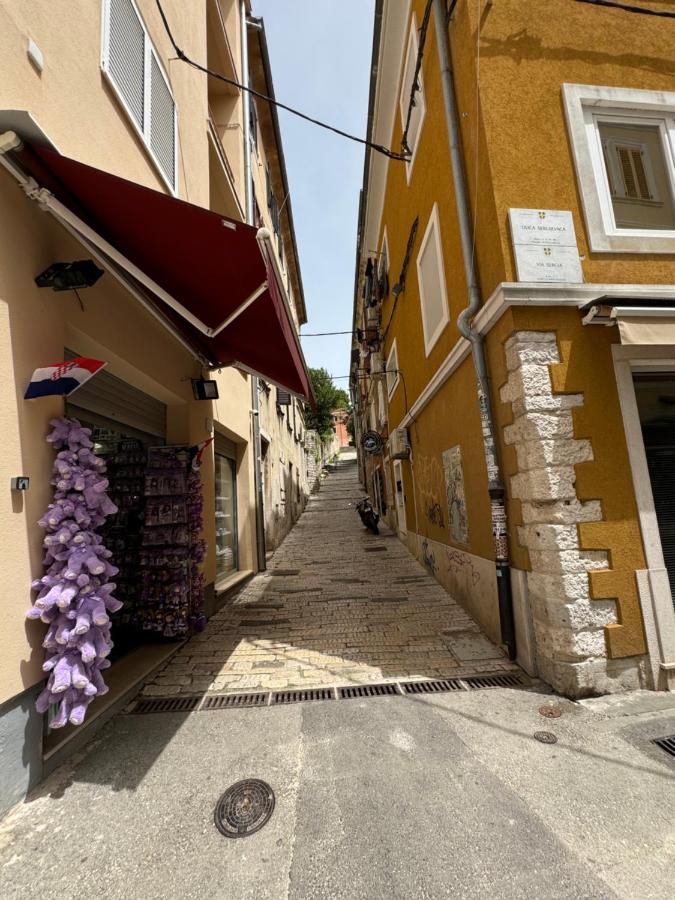 Westate modern apartment in old town - Free parking - B&B Pula