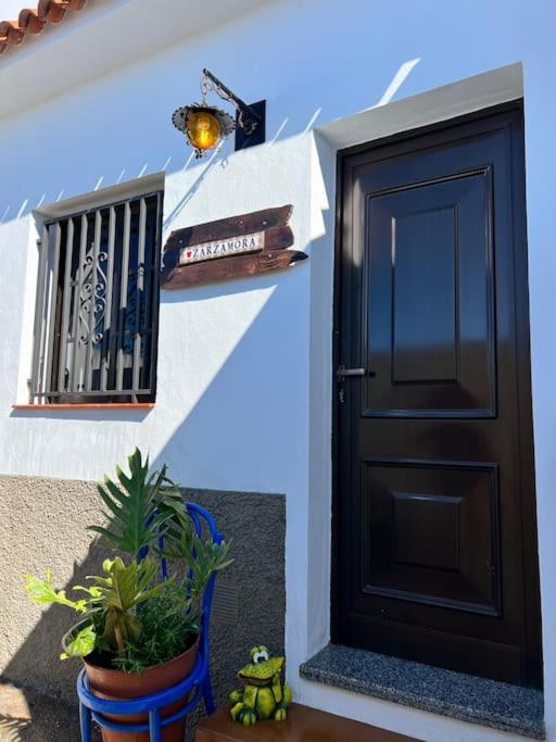 The Zarzamora Canary Little Home - B&B