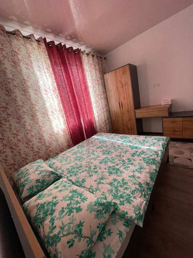 Vierbettzimmer mit Dusche