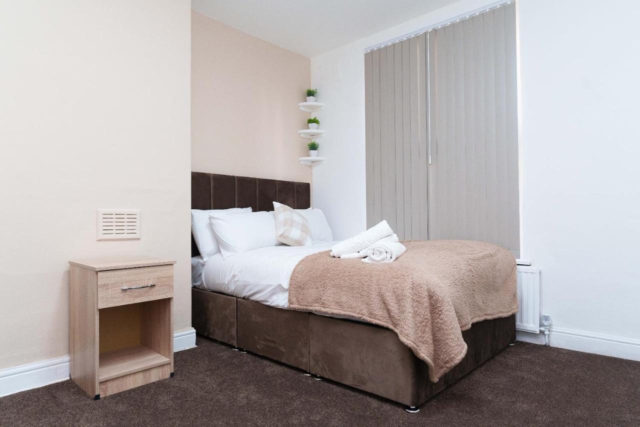 Rio House - 2 miles from central Leeds - B&B