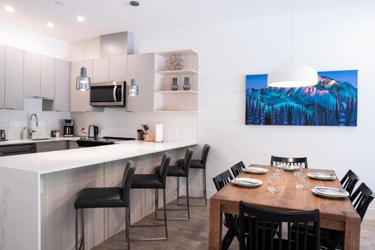 Rustic Retreat by Revelstoke Vacations - Chambres d’hôtes Revelstoke