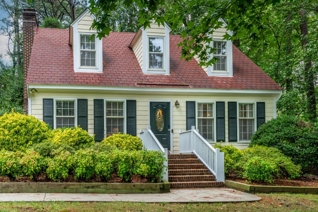 Cozy 4bd Home - NC State & Airport nearby - B&B