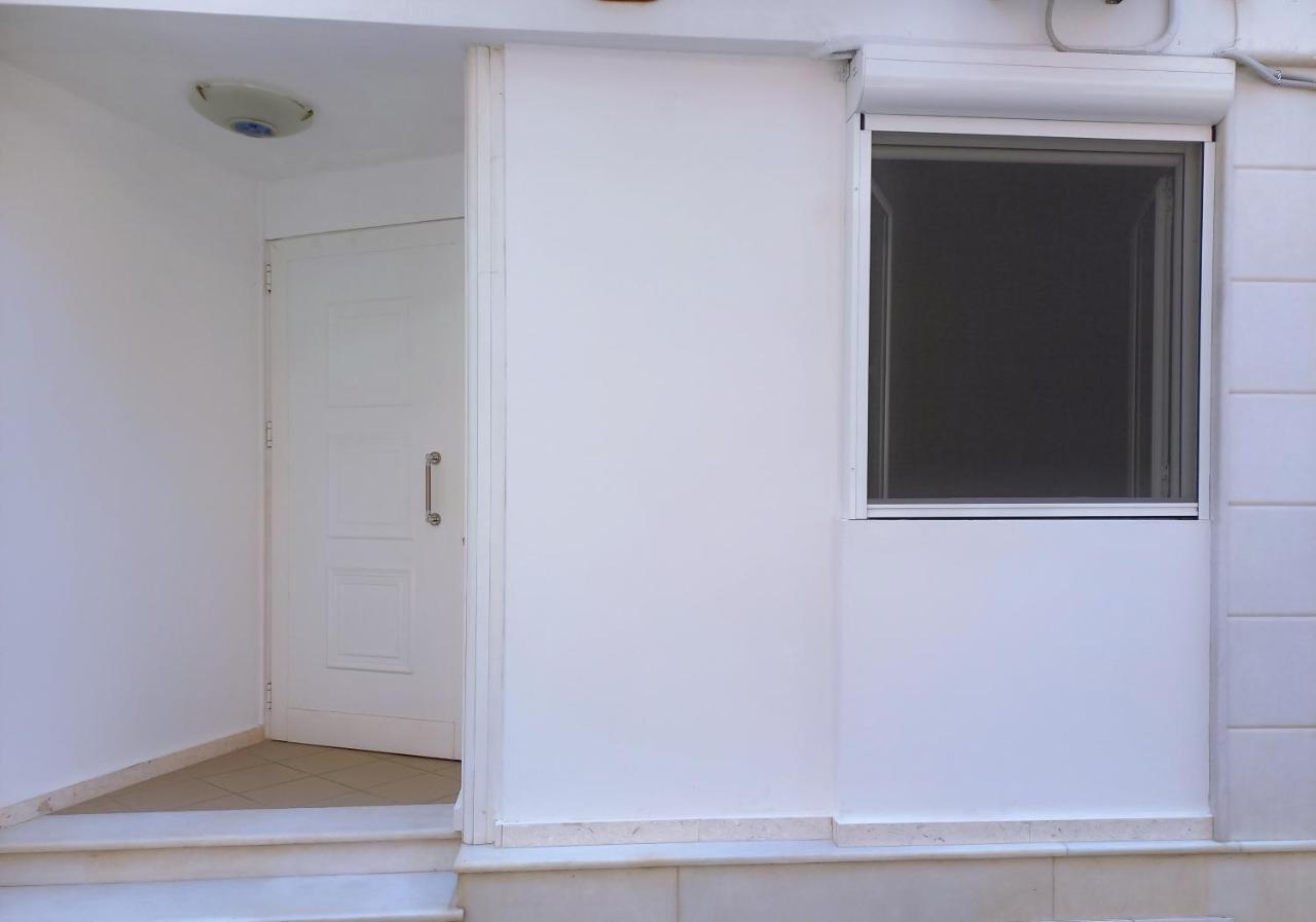Sam's View City Heart Tripoli - Beautiful Apartment With Backyard - B&B Trípoli