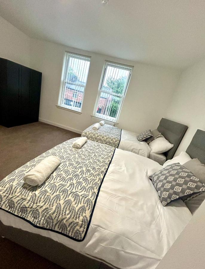 Failsworth Apartment 4 - Free Parking ,Group stay, contractors - B&B