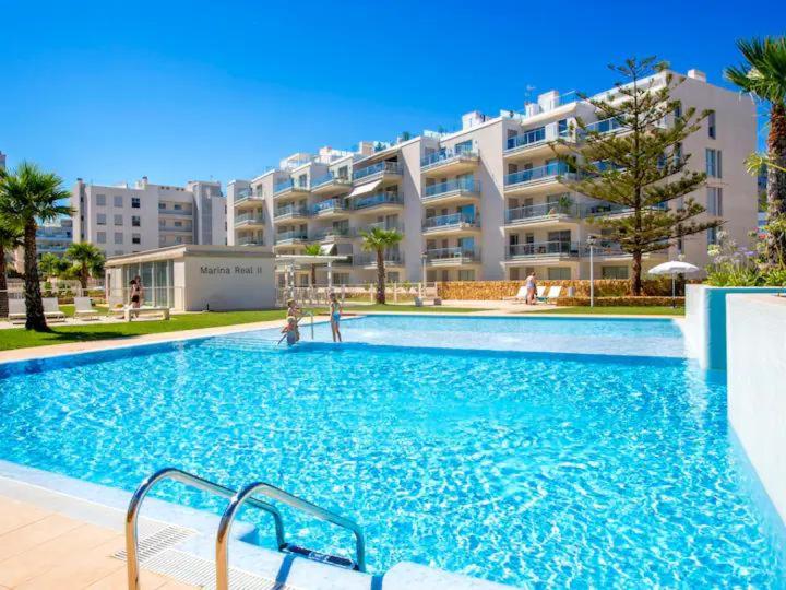 Marina Real II, 2 bedroom & 2 bathroom apartment with pool views - Chambres d'hôtes Denia