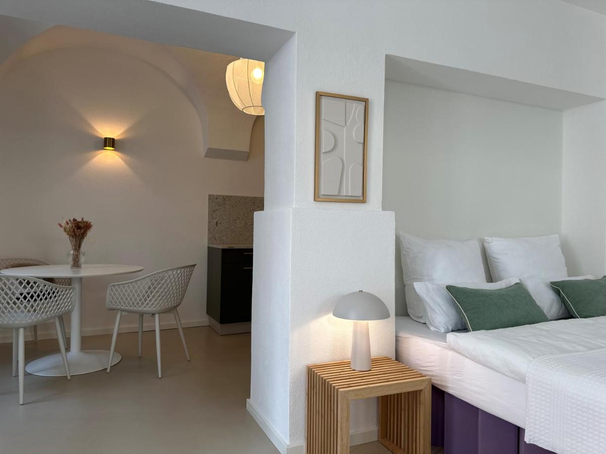 Super zentral mit Parkplatz, Fenster verspiegelt - B&B Pirna