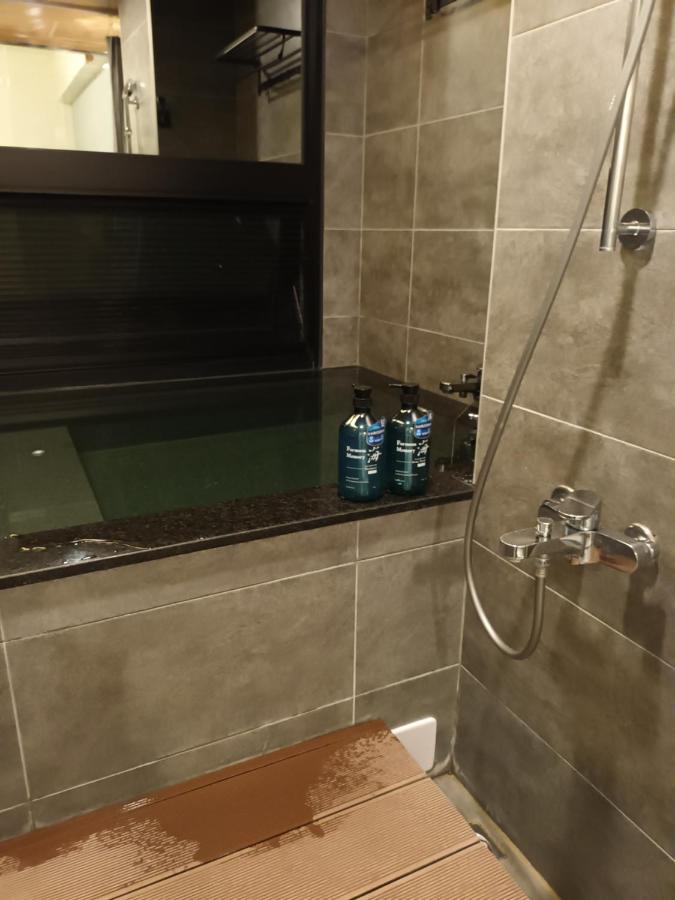Doppelzimmer mit Whirlpool-Badewanne