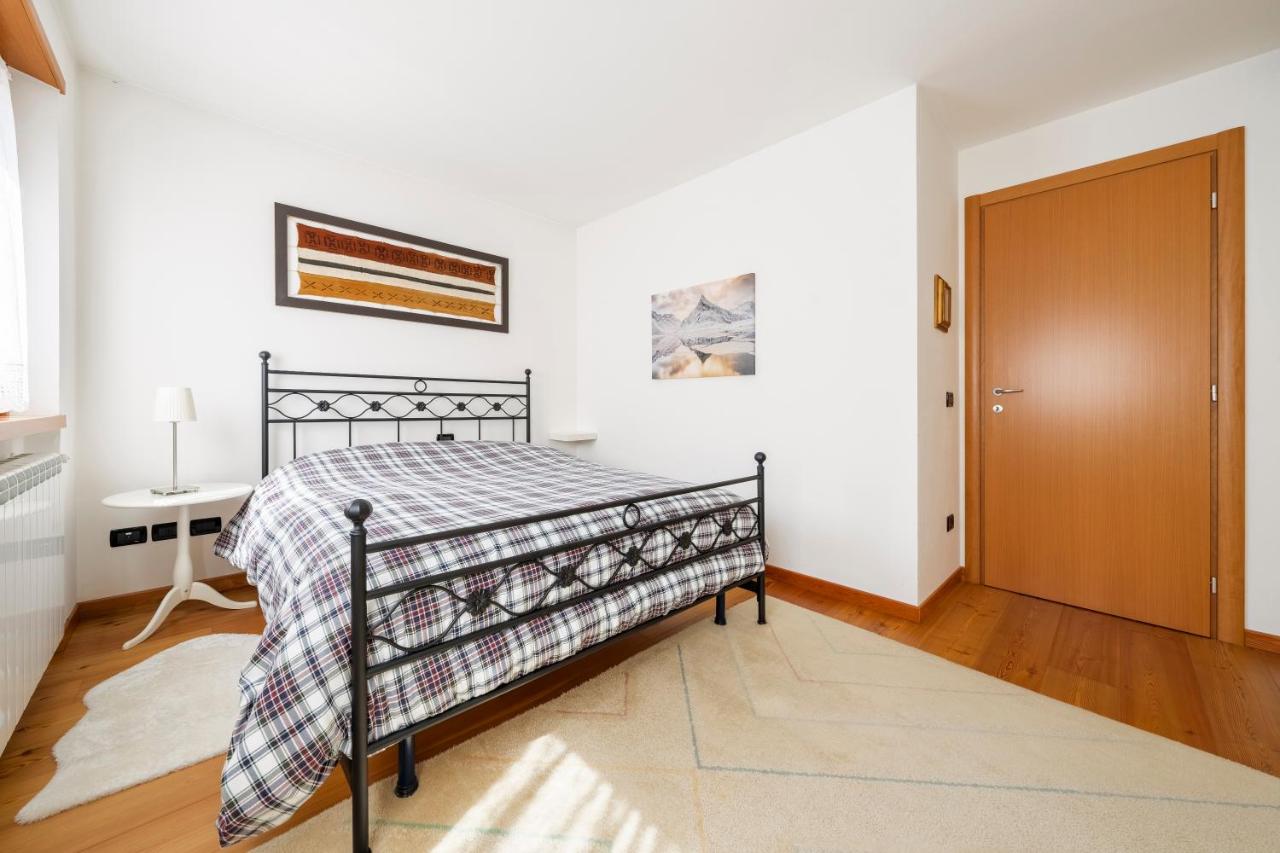 Two-Bedroom Apartment with Mountain View