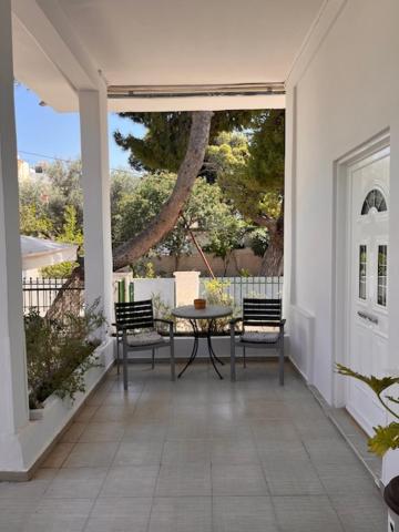 Panos Apartments - B&B Loutsa