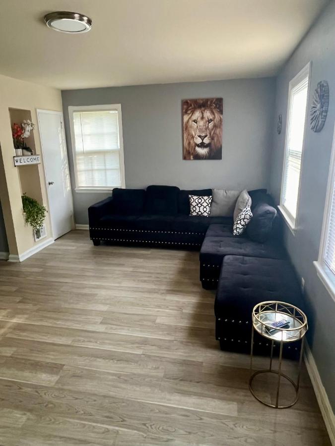 3BR W/ BASEMENT HOME 'THE LION’S DEN' - B&B