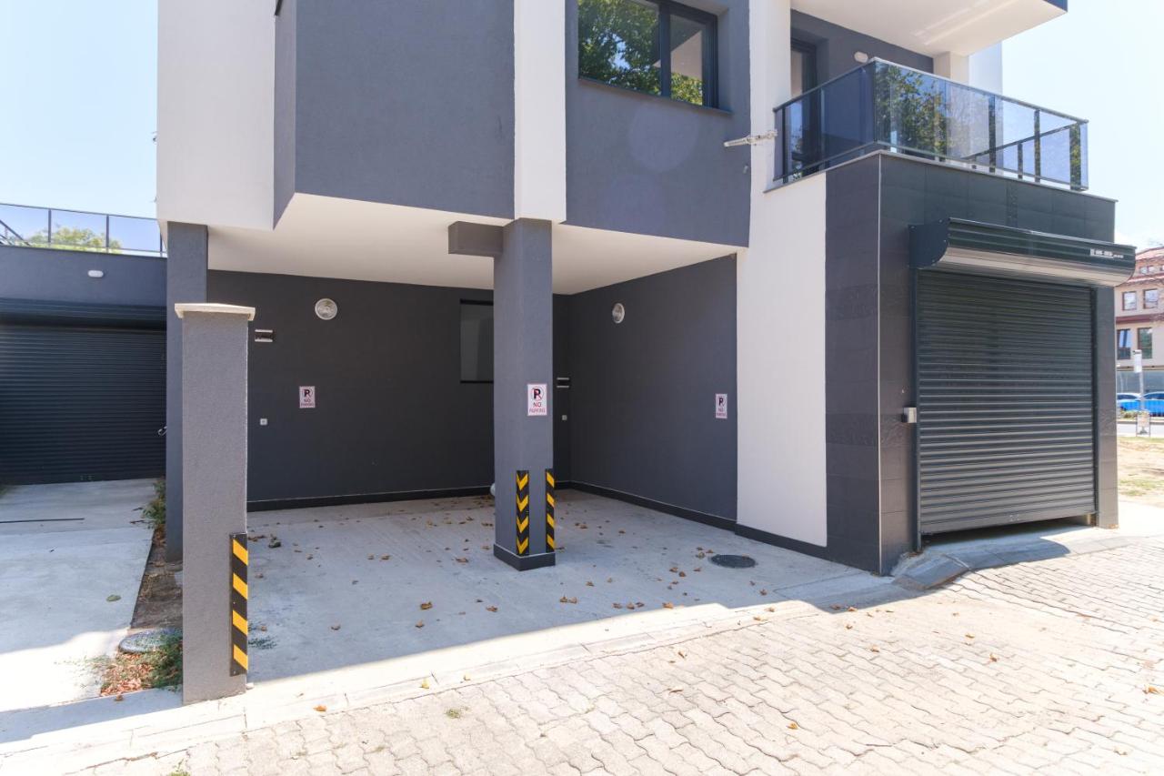 Modern 1-Bedroom Apartment with Free Parking - B&B