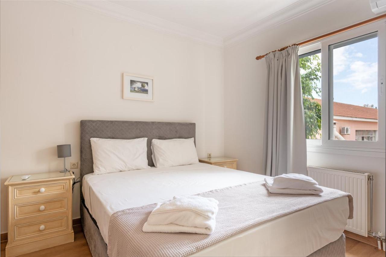 One-Bedroom Apartment with Sea View