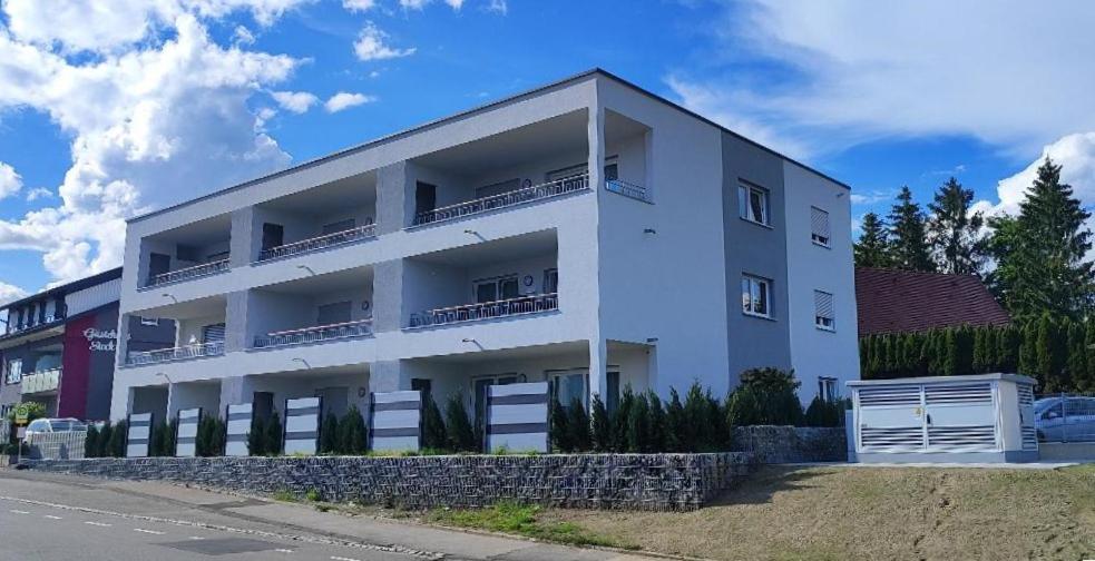 Ferienwohnungen Stock Ferienwohnung Nr 8 - Bed and Breakfast Friedrichshafen