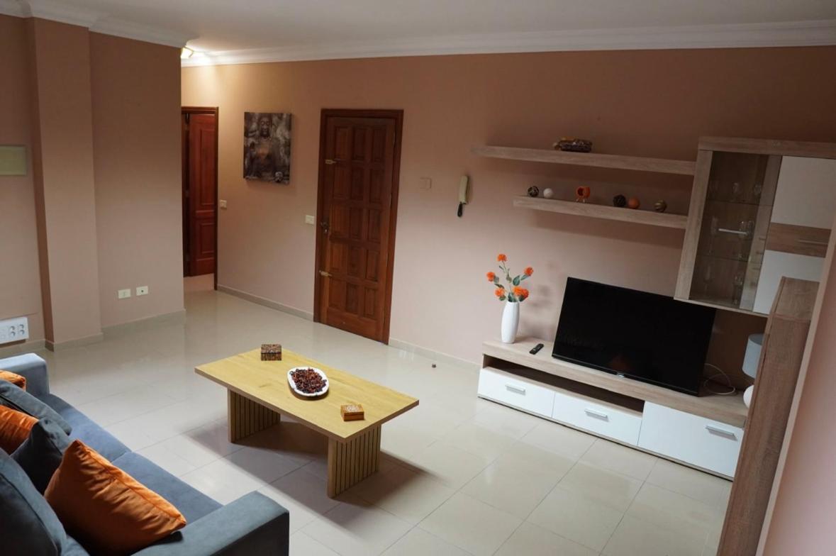 Apartamentos Los Reyes - B&B