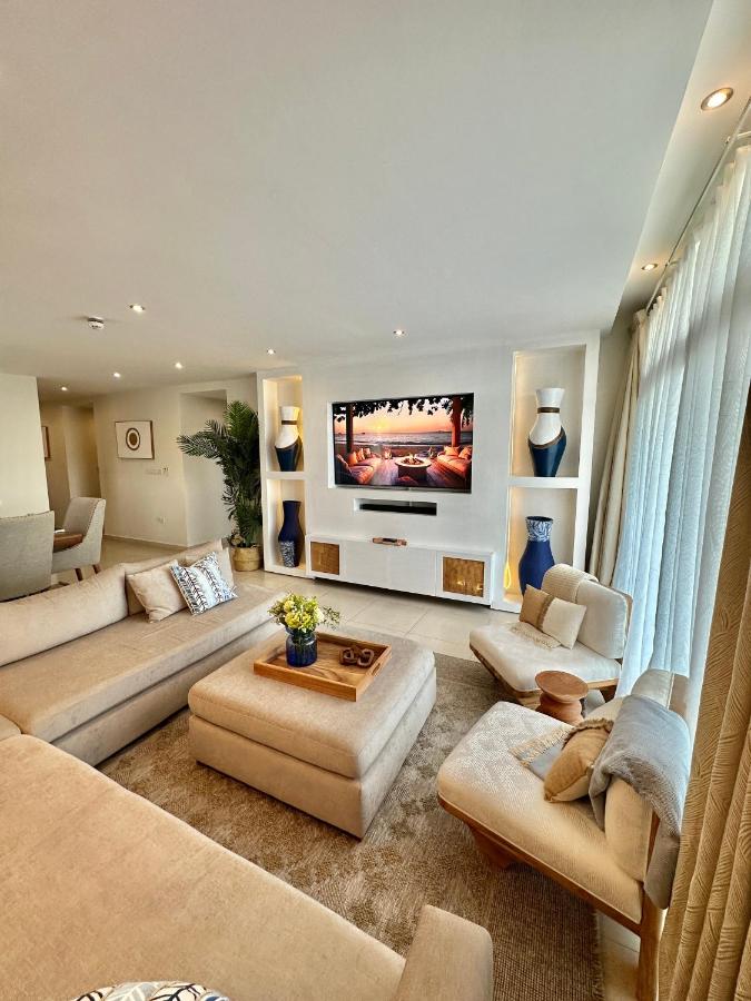 CoastalHome 75inch TV 5min drive to the City & Beach - B&B