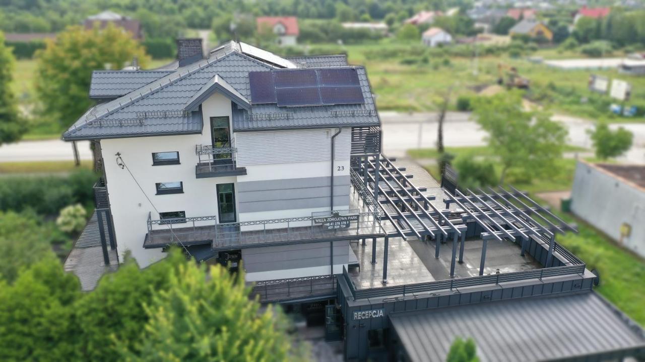 Willa Zdrojowa PARK Sauna Jacuzzi Fitness Dostęp do zabiegów Leczniczych Rehabilitacyjnych & Restauracji - Chambres d'hôtes Busko-Zdrój