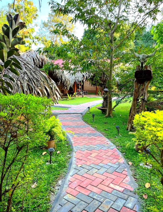 Hasthi Safari Cottage - B&B Udawalawa
