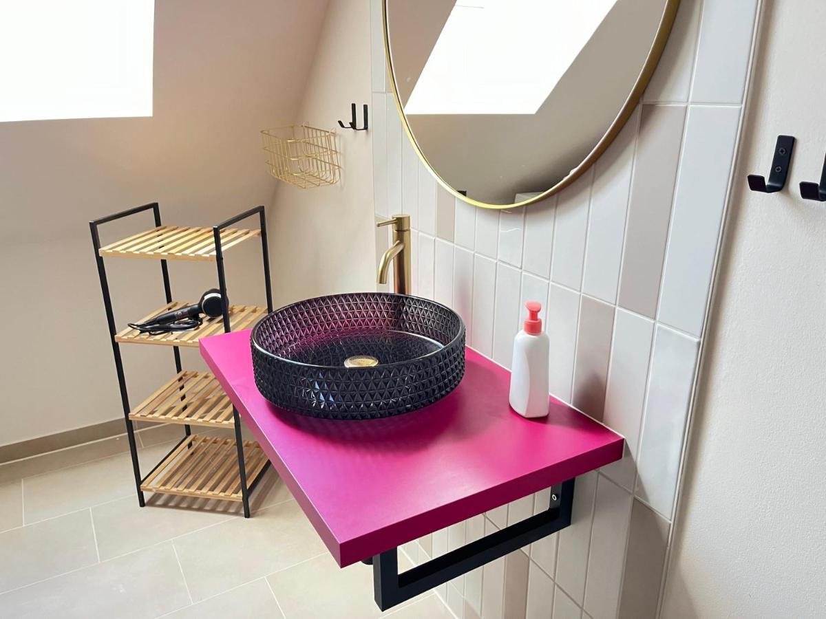 Bright Hideaway -70 sqm- near BER Airport - B&B Berlino