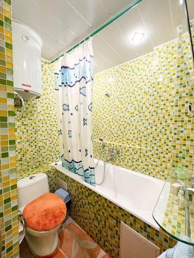 Quiet 3-room Stay in the Greenest Part of Bishkek - B&B Biškek