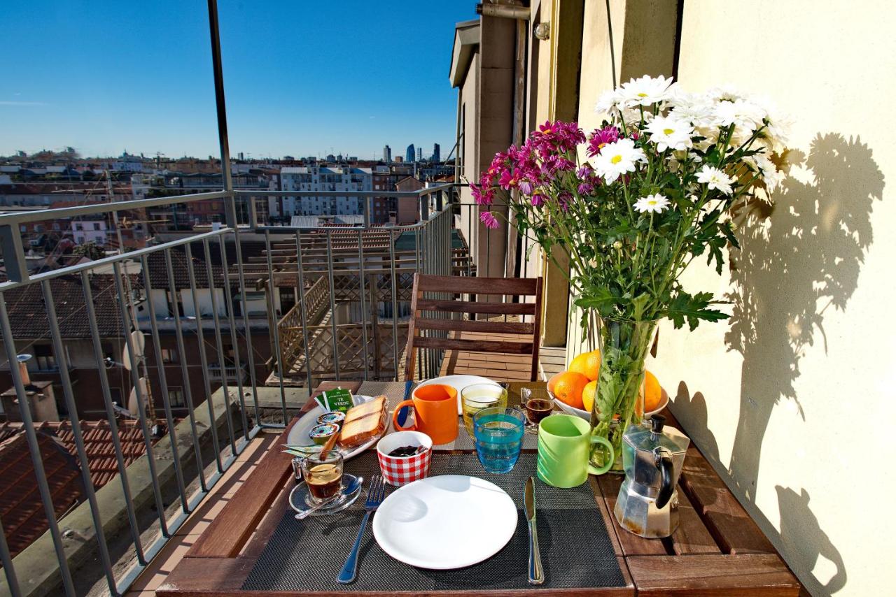 Milan Skyline Apartment in città studi a 1 minuto dal metrò con terrazzo wi-fi e netflix - Chambres d'hôtes Milan