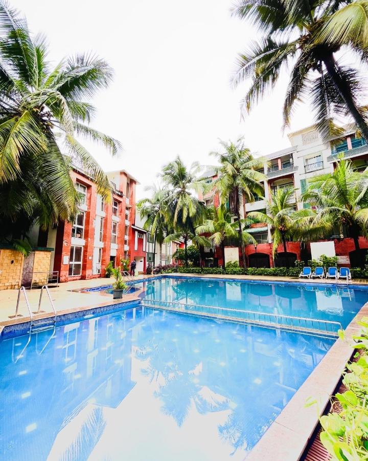 The Magic Door Arpora, Luxury 1BHK, WiFi, Poolview, 4W Parking - B&B Mormugao