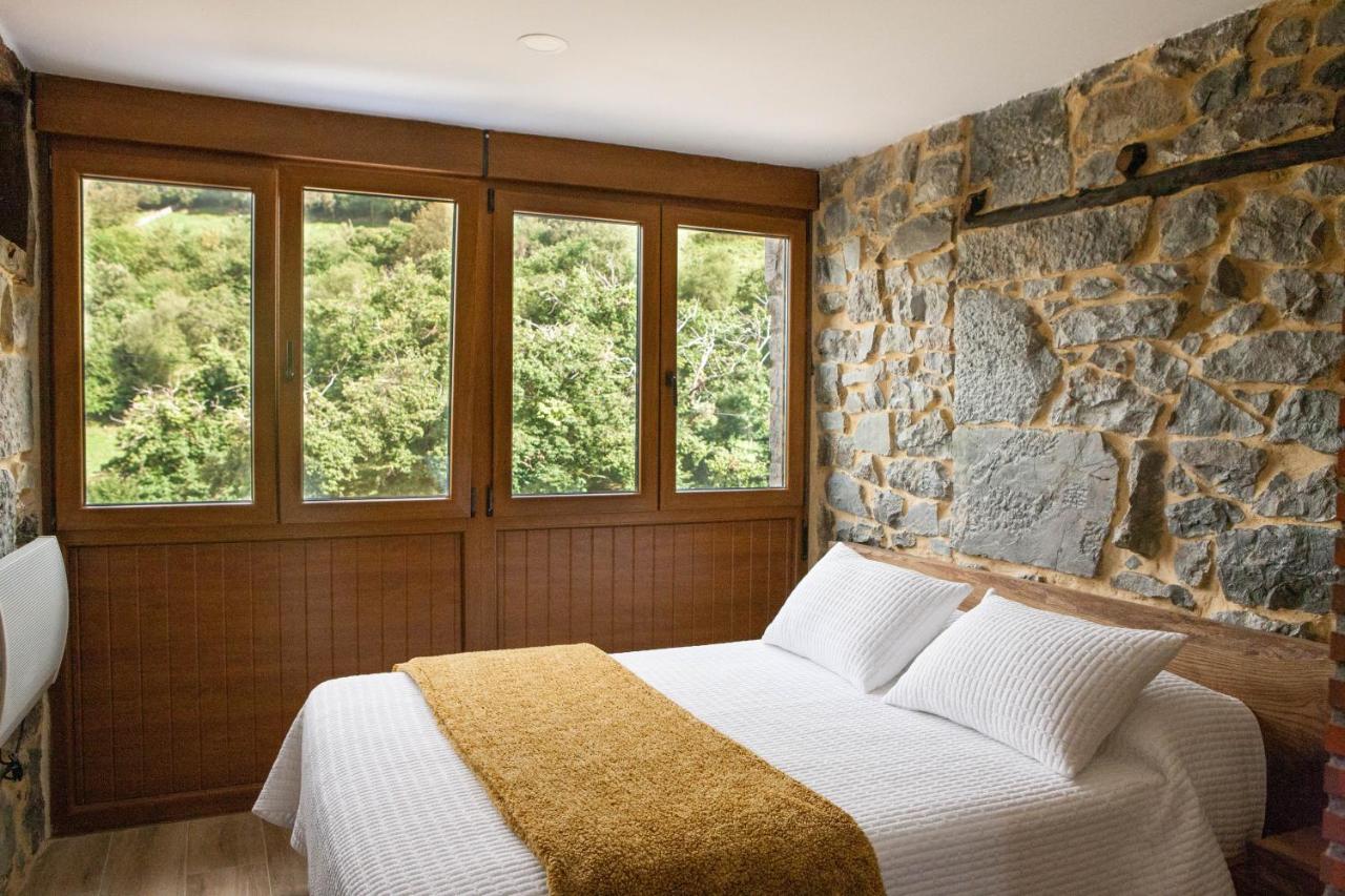 Apartment with Mountain View