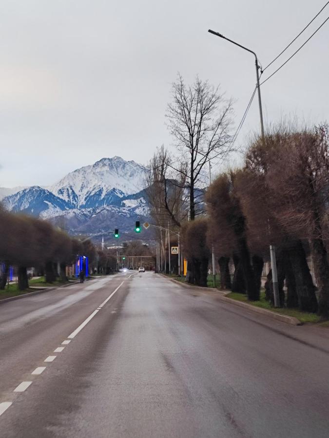 SupeR HoMe - Ferienwohnung Almaty