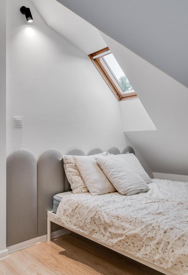 COMFISTAY Dubois 31 - City Access and Free Parking - B&B Opole