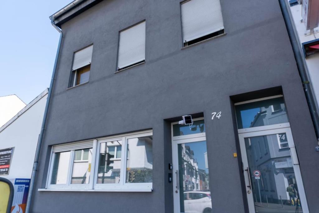 Your Luxurious Home in Cologne - Bed and Breakfast