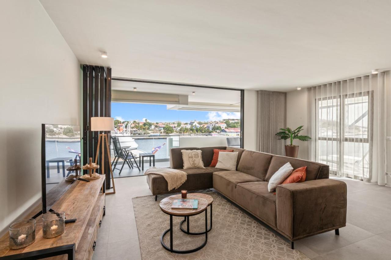 Two-Bedroom Deluxe Apartment with Harbour View