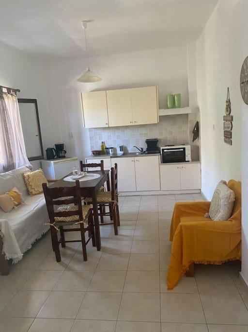 Miros garden in Agia Pelagia 50m from the beach - B&B Agia Pelagia