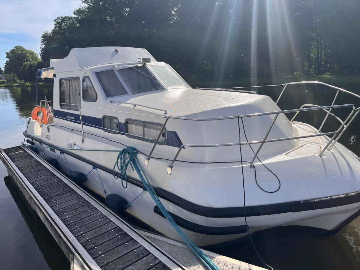 Séjour insolite sur un bateau au cœur de Châtillon-en-Bazois, romantisme et nature inclus - API-1-46-17 - Bed and Breakfast