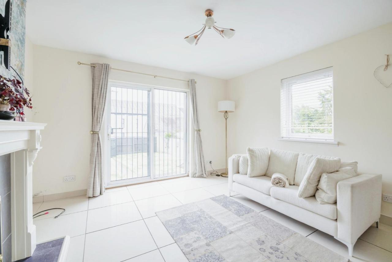 Cosy Modern 2 bed Garden view appartment, Parking, TV Wifi - B&B