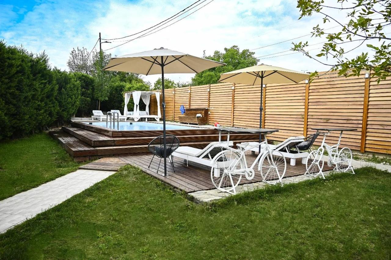 Pool Garden-Oaza - Bed and Breakfast