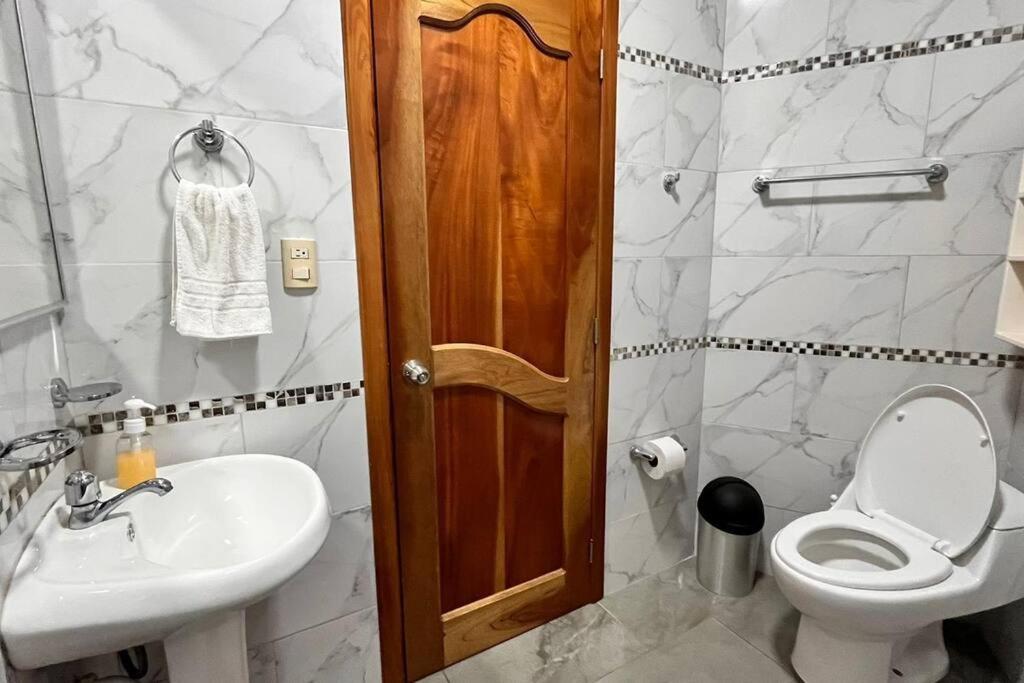 Pinzones Retreat - Bed and Breakfast