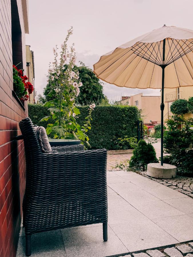 Dreibettzimmer mit Gartenblick