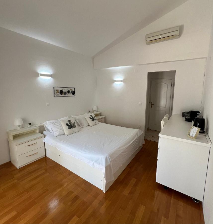 Queen Room with Garden View