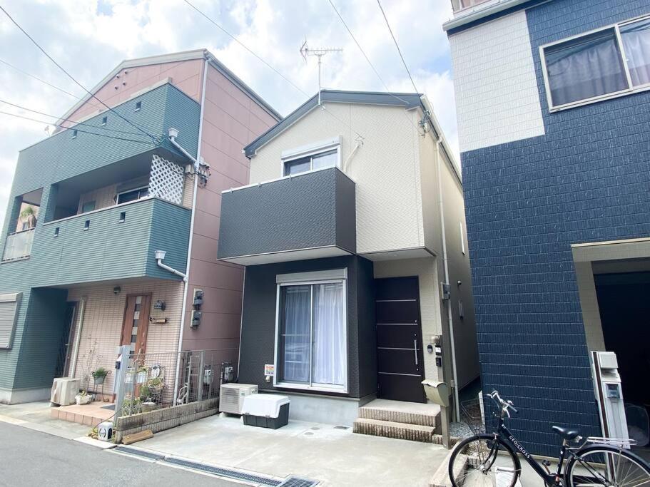 Guest House 橘 関西空港直通,2階建て丸ごと貸切,難波,道頓堀まで1駅5分 - B&B