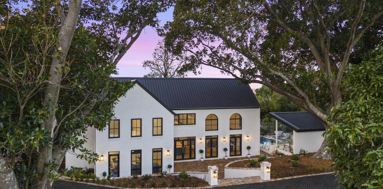 Elouera House - Luxury Secluded Retreat with Private Pool and Guest Cottage - B&B
