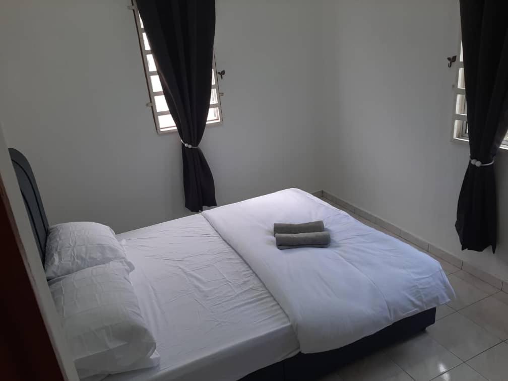 Fatimah HomeStay Kulim Hi Tech - Bed and Breakfast Kulim