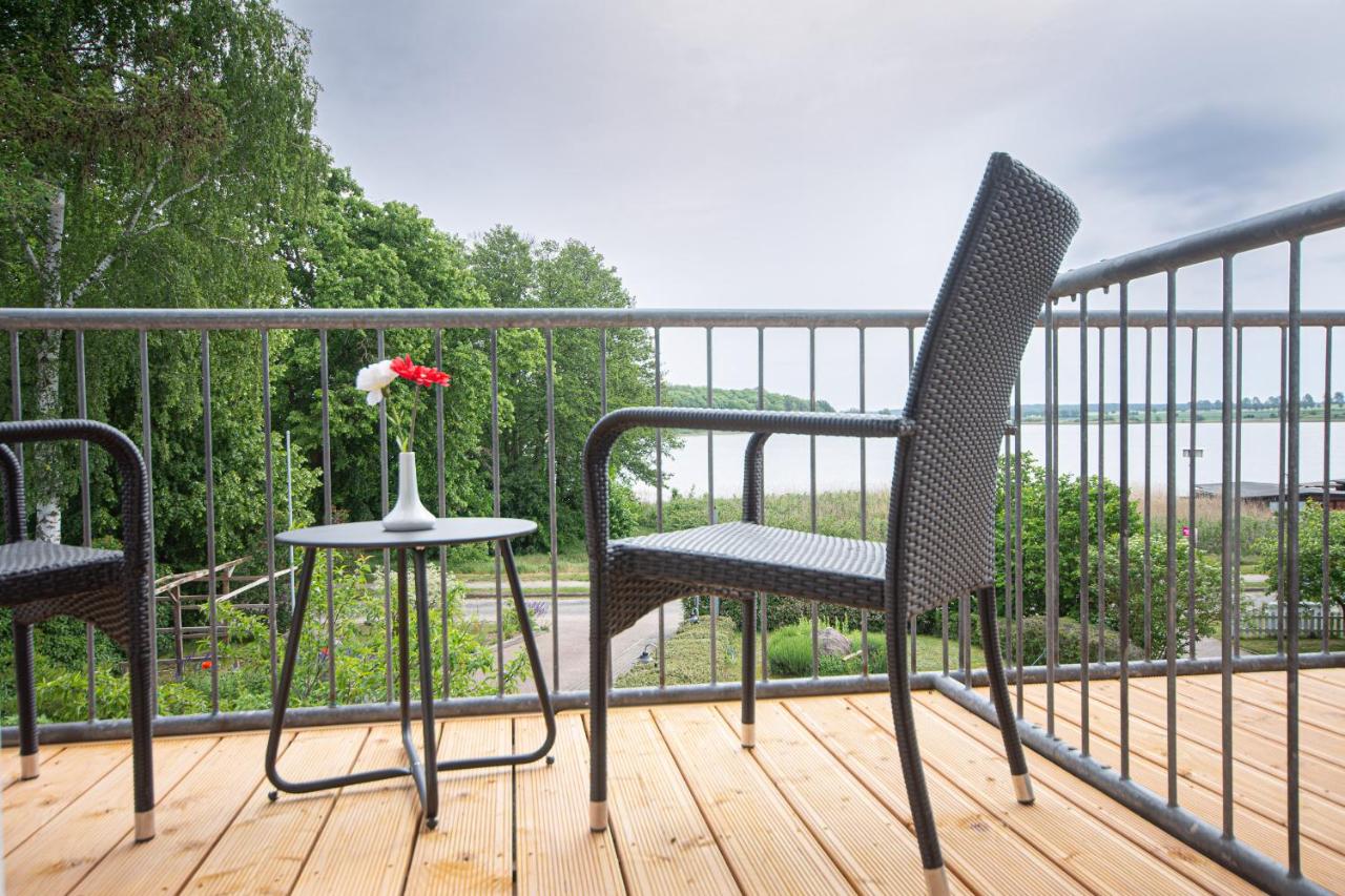 Apartment with Balcony and Lake View