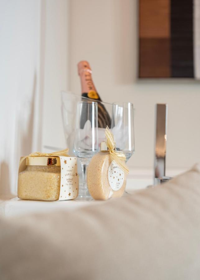 Derouse Eva Suite Jacuzzi & Sauna - Chambres d’hôtes Athènes