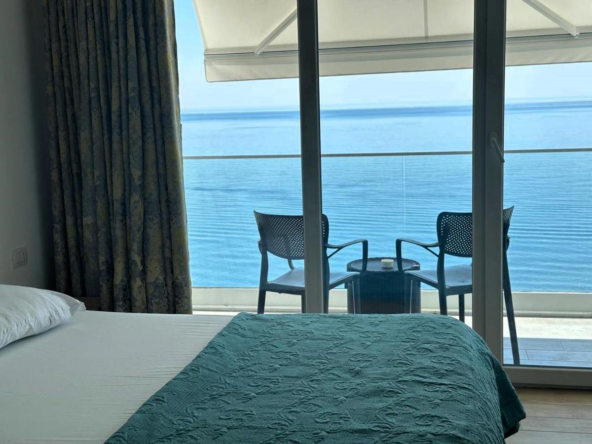 Seaviews Studio Apartment - B&B